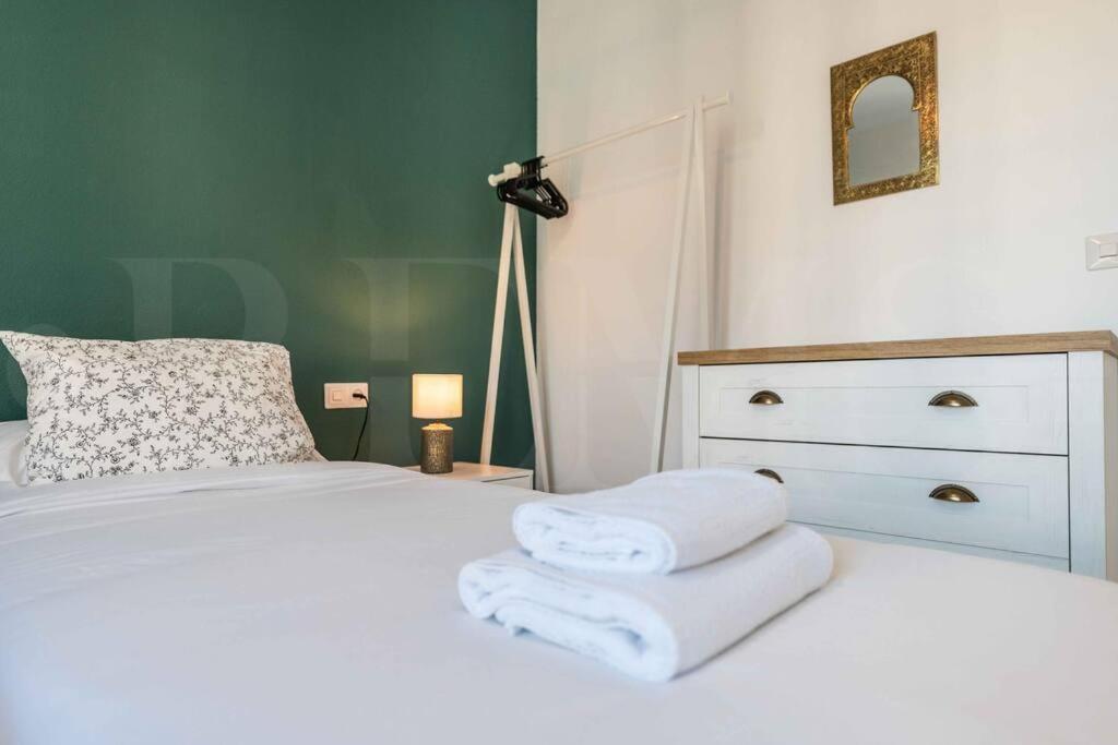 Spacious & Authentic Apartment By Rems Malaga Luaran gambar