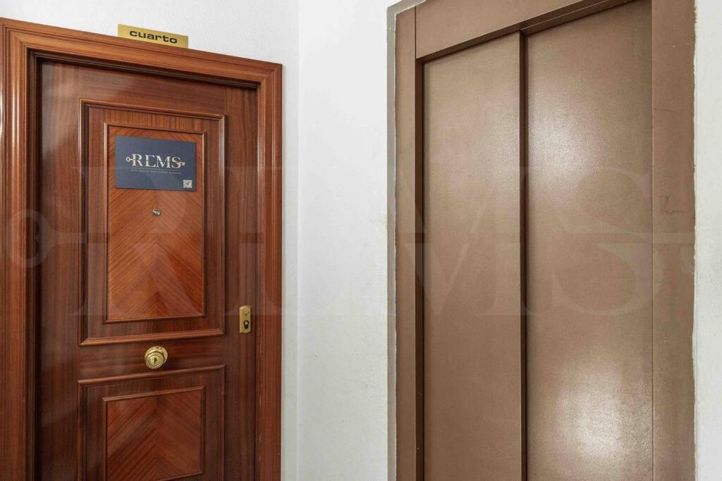 Spacious & Authentic Apartment By Rems Malaga Luaran gambar
